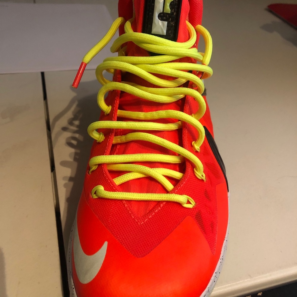 LeBron 10 Elite Basketball Shoes - Picture 3 of 4